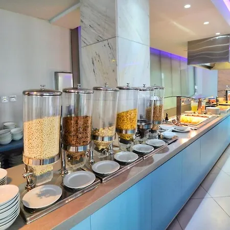 Vassos Nissi & Hotel 4*
